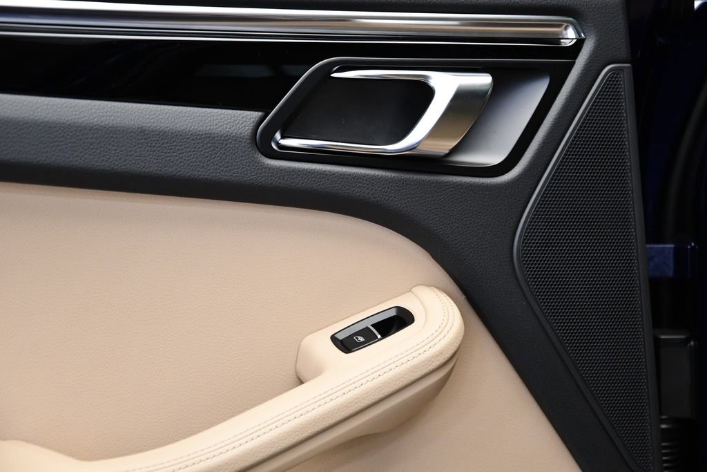Used 2025 Porsche Macan image 39