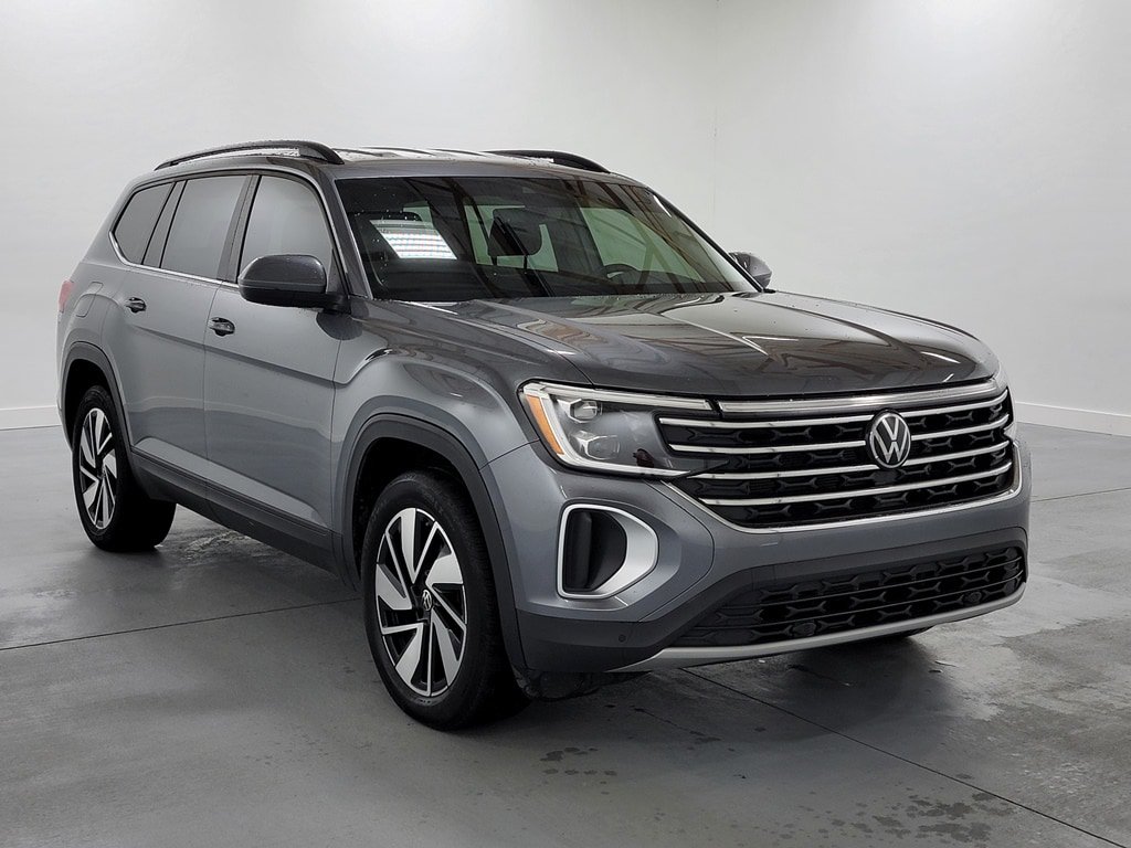 Used 2024 Volkswagen Atlas SE AWD/4WD image 2