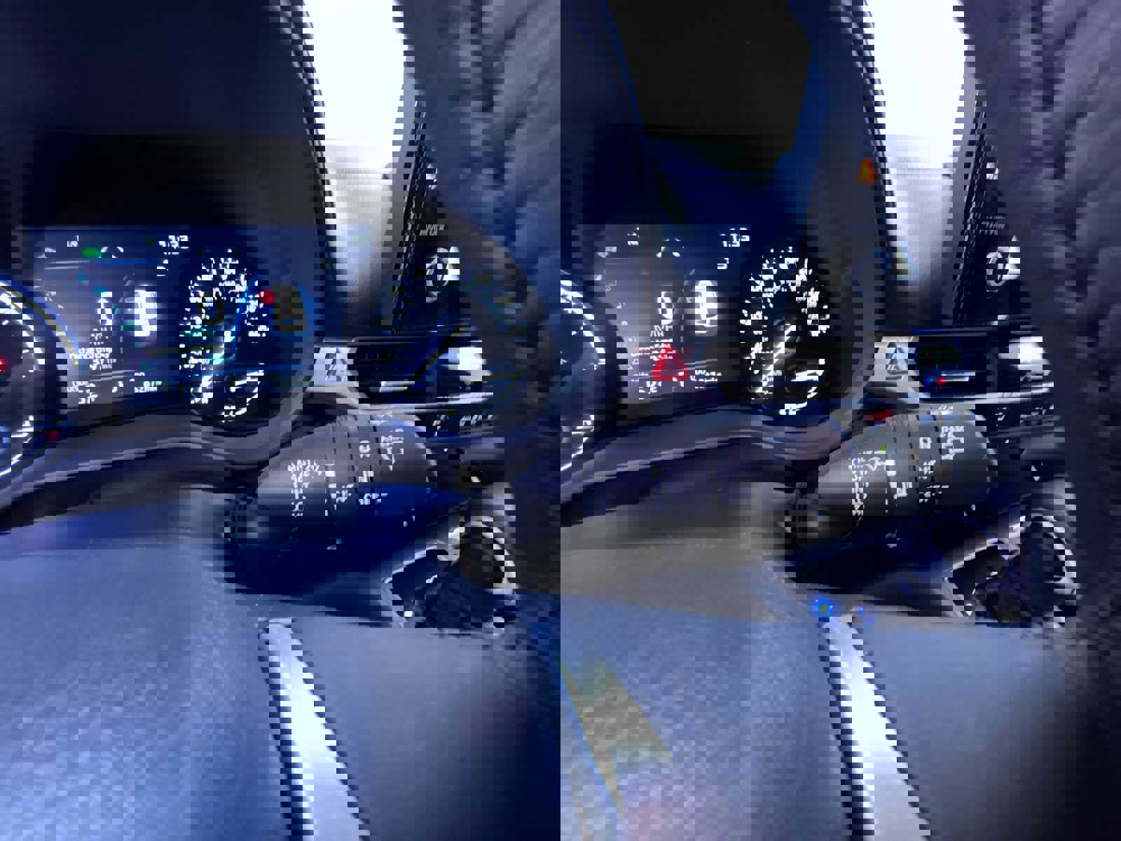 Used 2025 Toyota Sienna XLE w/ XLE Plus Package image 19