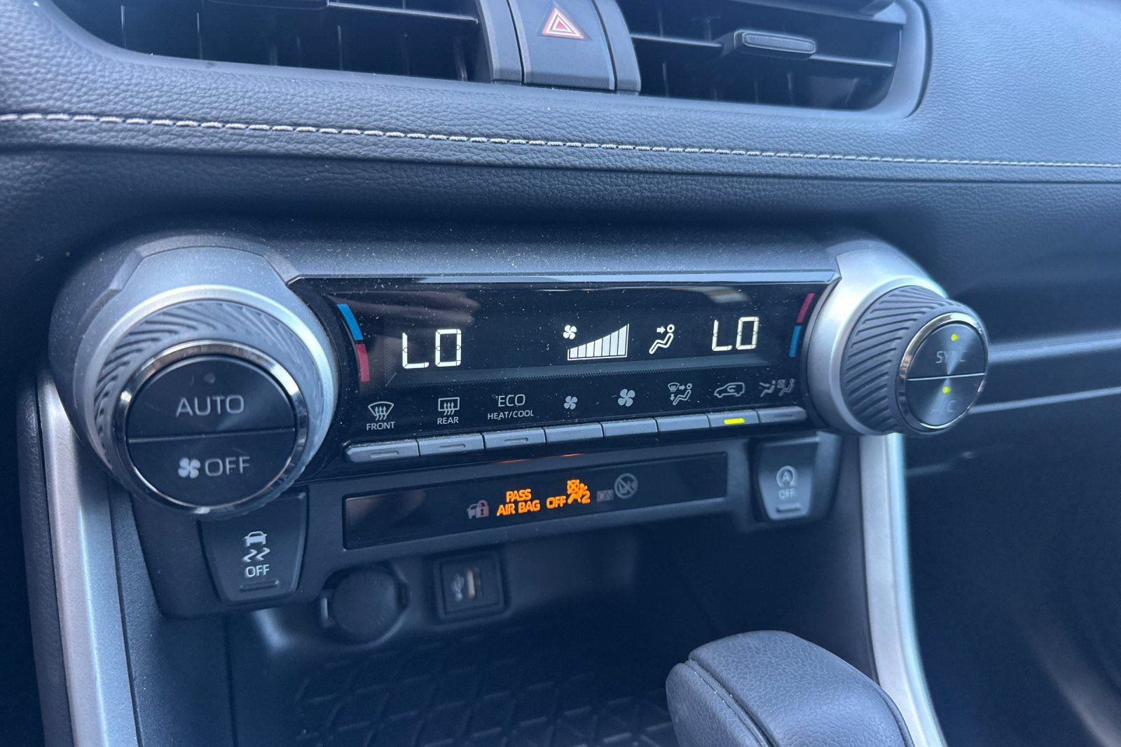 Used 2025 Toyota RAV4 XLE FWD image 27