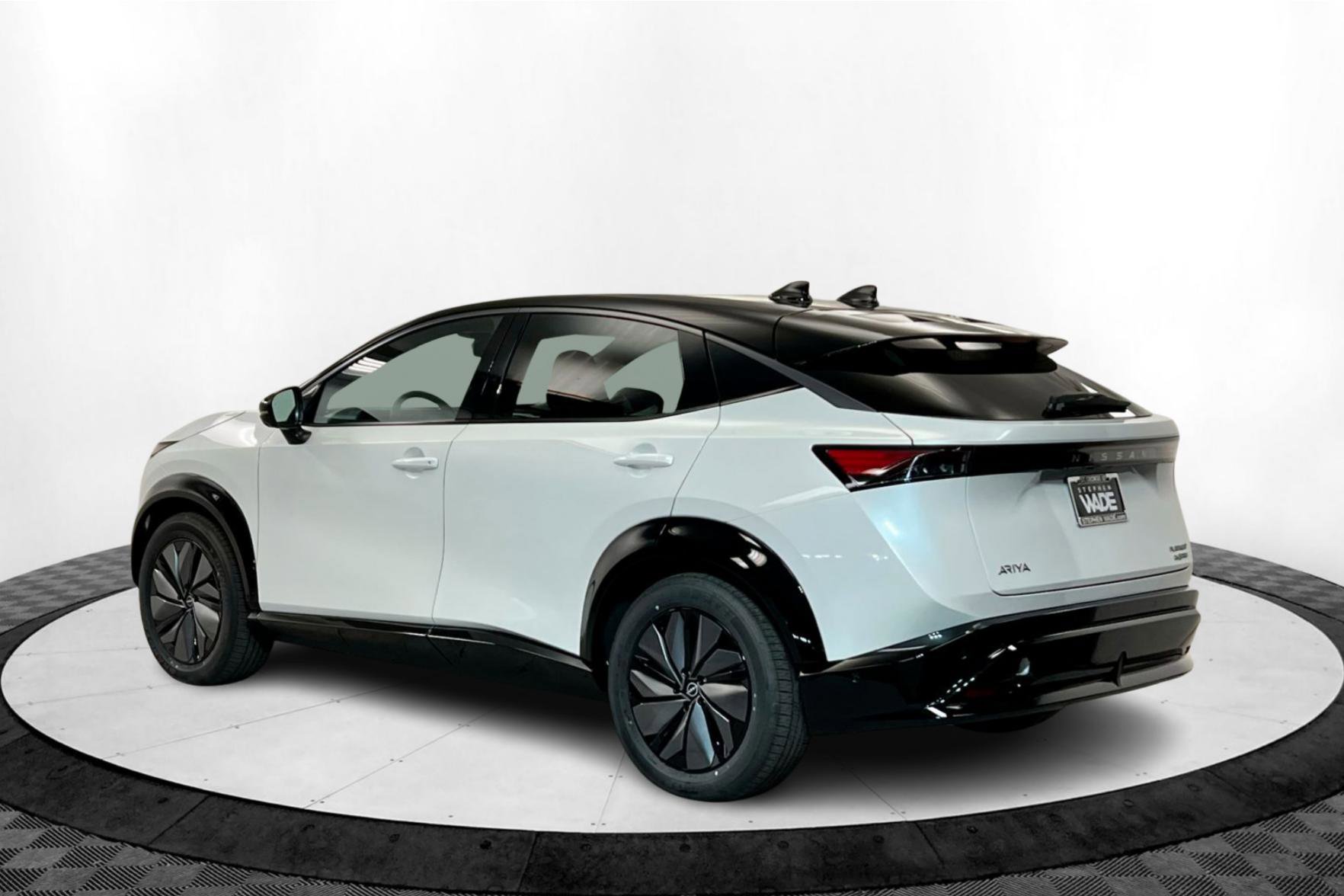 New 2025 Nissan Ariya Platinum image 3