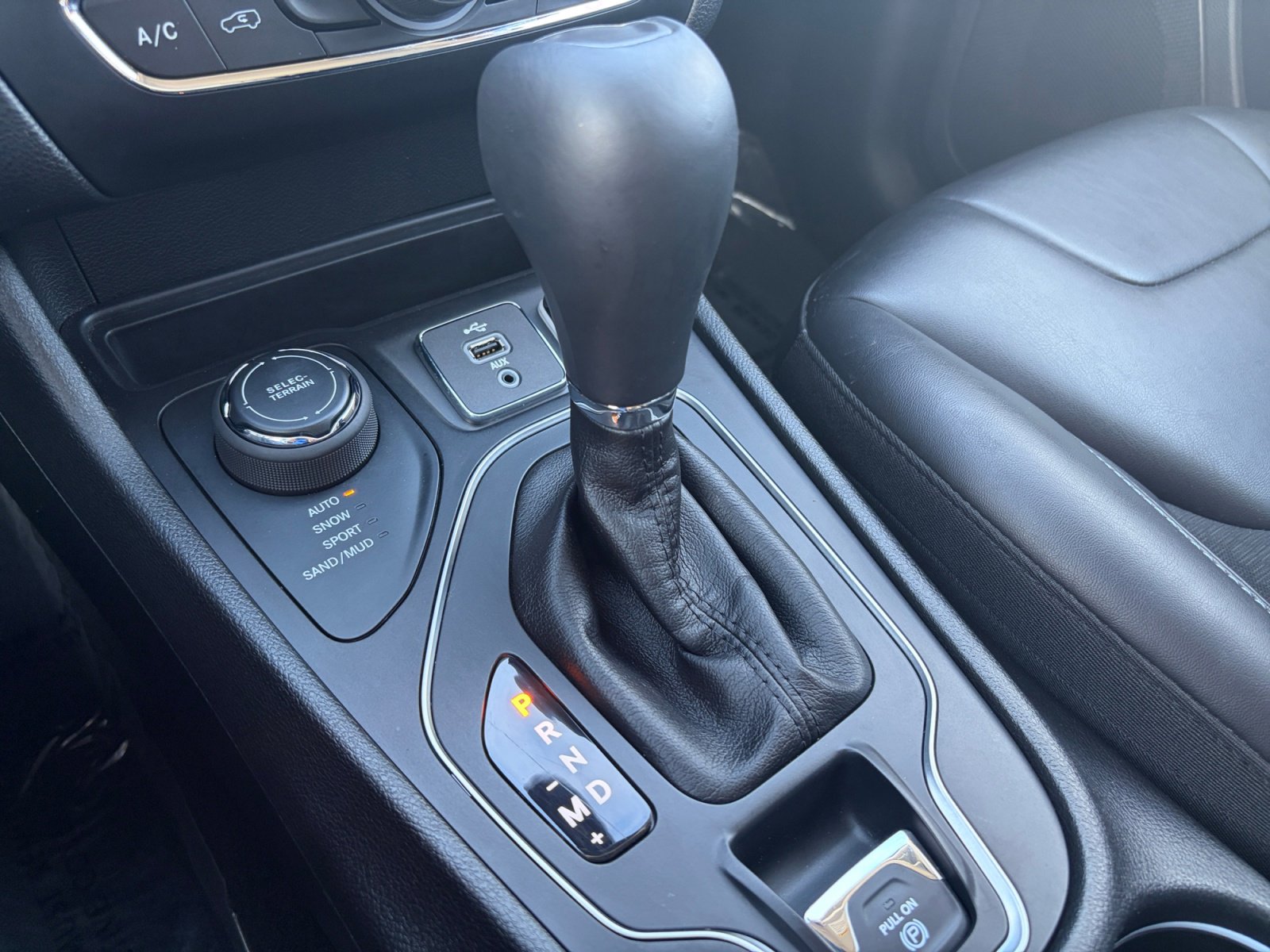 Used 2019 Jeep Cherokee Latitude Plus w/ Cold Weather Group image 20