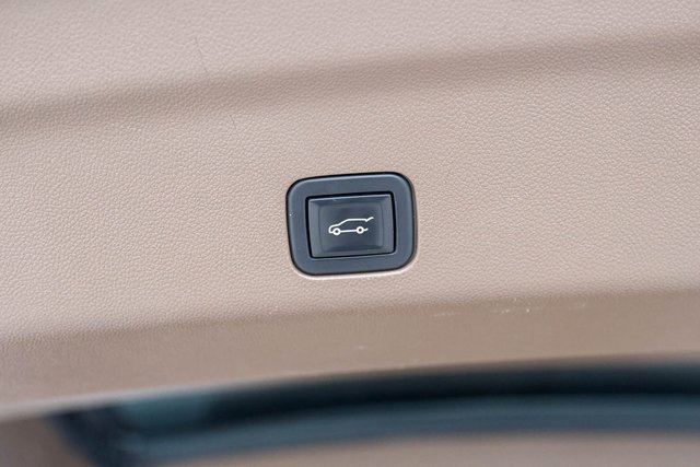 Used 2021 GMC Yukon Denali w/ Denali Premium Package image 11