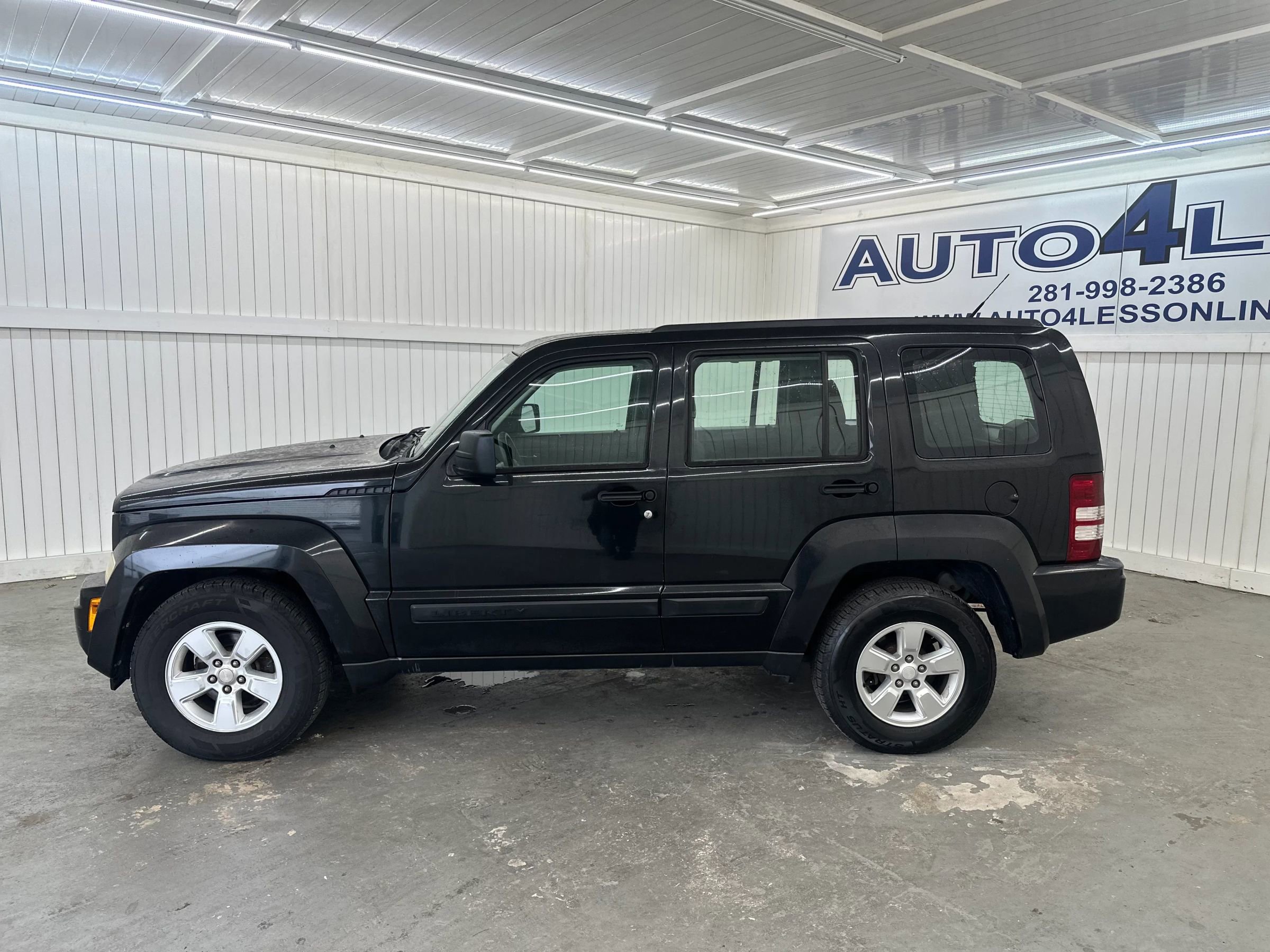 Used 2011 Jeep Liberty Sport image 9