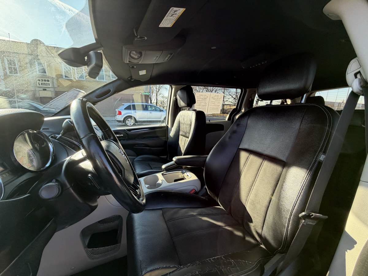 Used 2019 Dodge Grand Caravan SXT FWD image 13