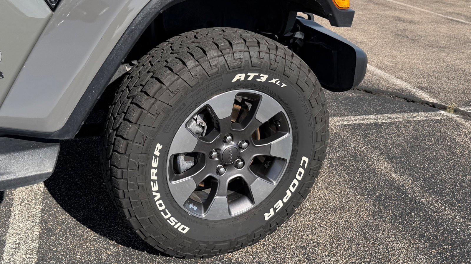 Used 2018 Jeep Wrangler Unlimited Sahara image 16