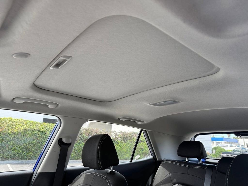 Used 2022 Hyundai Venue SEL image 15