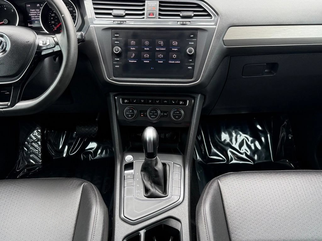 Used 2020 Volkswagen Tiguan SE FWD image 26
