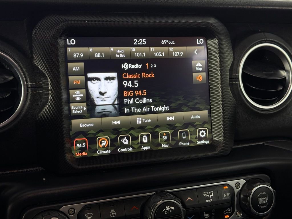 Used 2022 Jeep Wrangler Unlimited Sahara w/ LED Lighting Group image 18