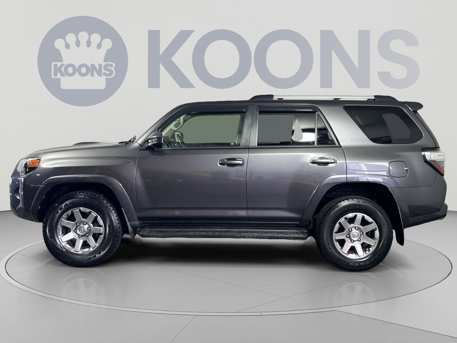 Used 2016 Toyota 4Runner Trail AWD/4WD image 2
