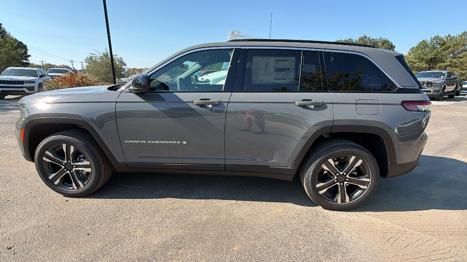 New 2027 Jeep Grand Cherokee Laredo X AWD/4WD image 11