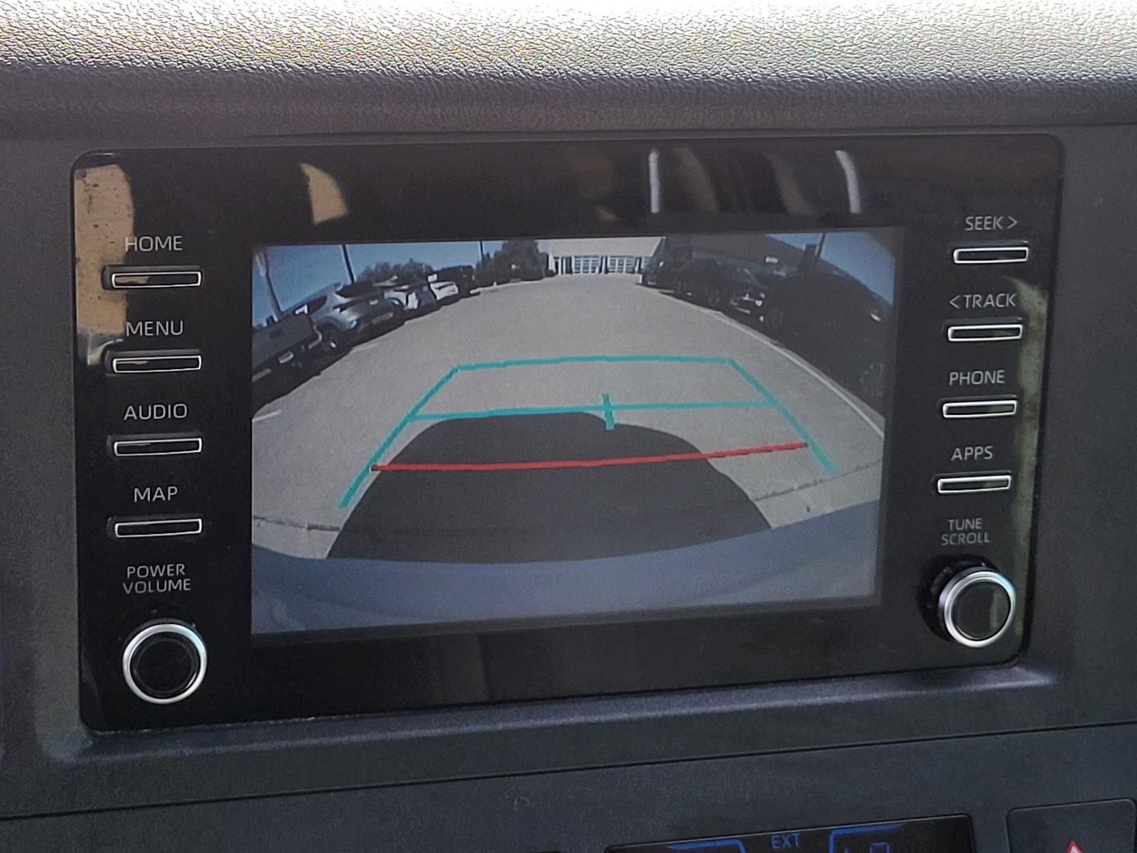 Used 2020 Toyota Sienna L image 22