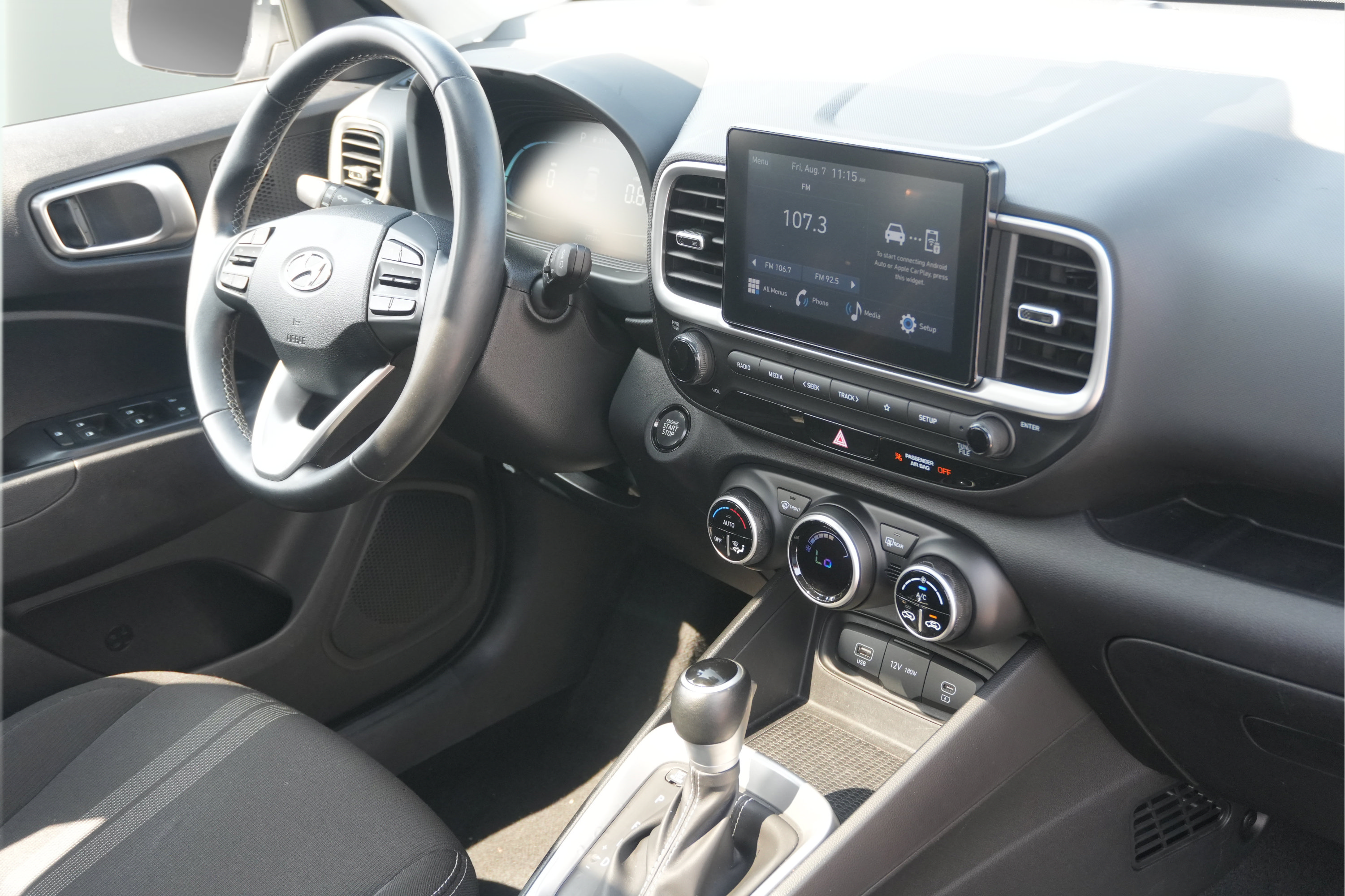Used 2025 Hyundai Venue SEL FWD image 24