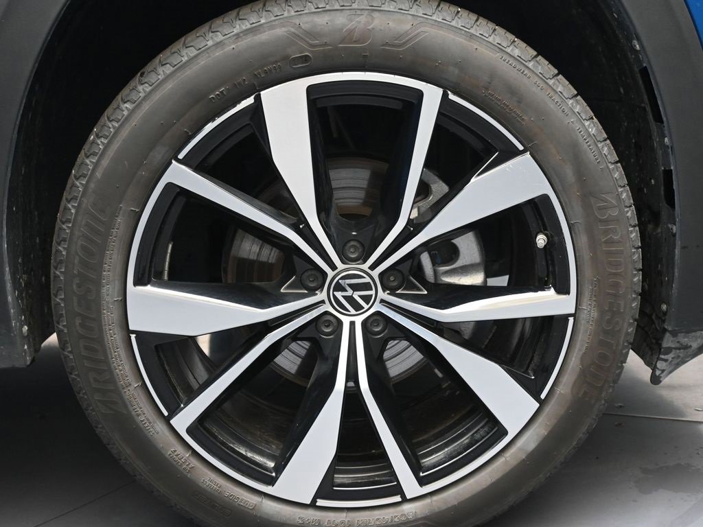 Certified 2025 Volkswagen Atlas Cross Sport SEL Premium R-Line image 10