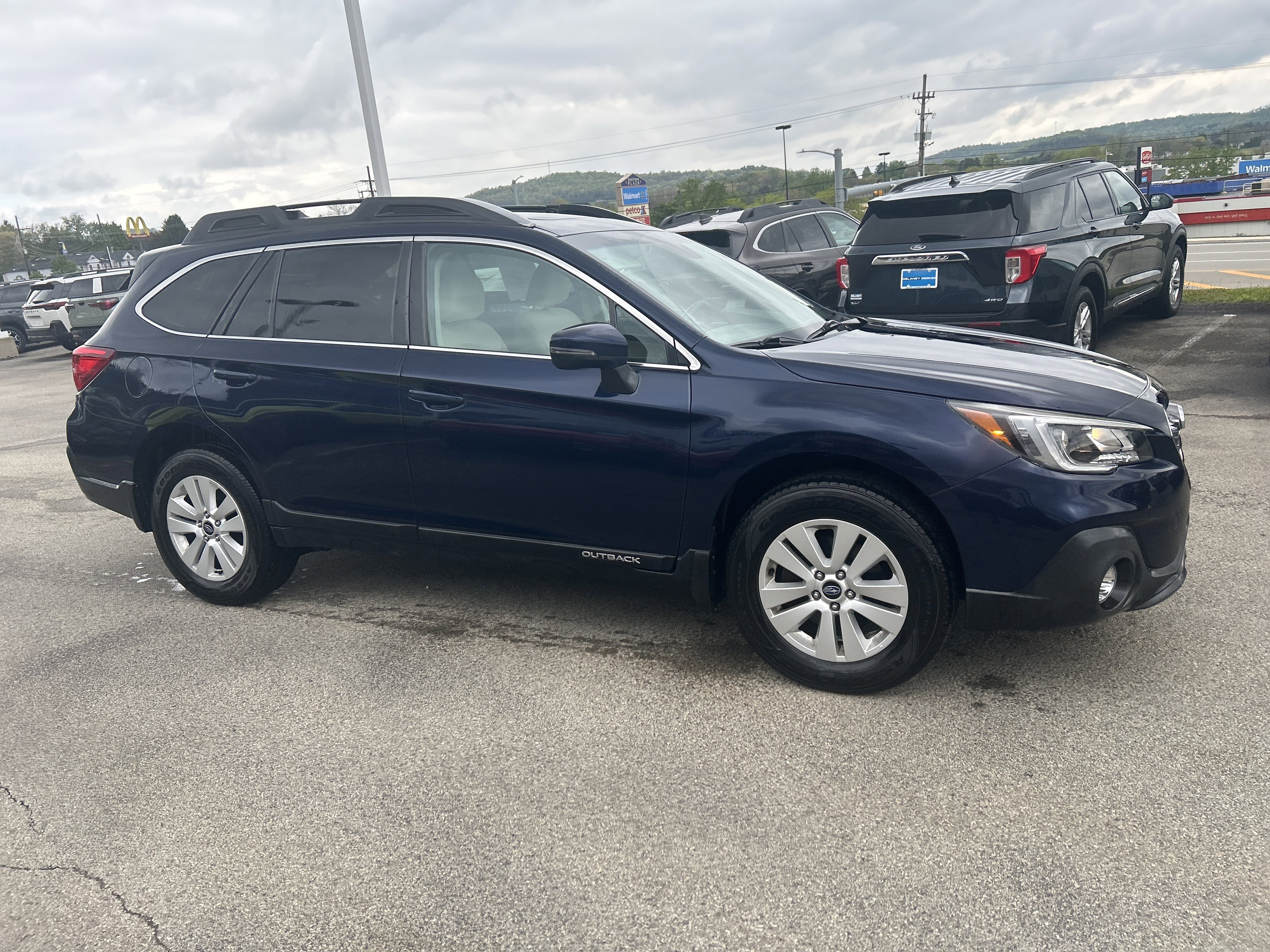 Used 2018 Subaru Outback 2.5i Premium AWD/4WD image 5