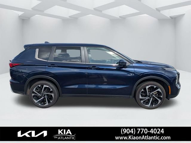 Used 2024 Mitsubishi Outlander SE Black Edition AWD/4WD image 2