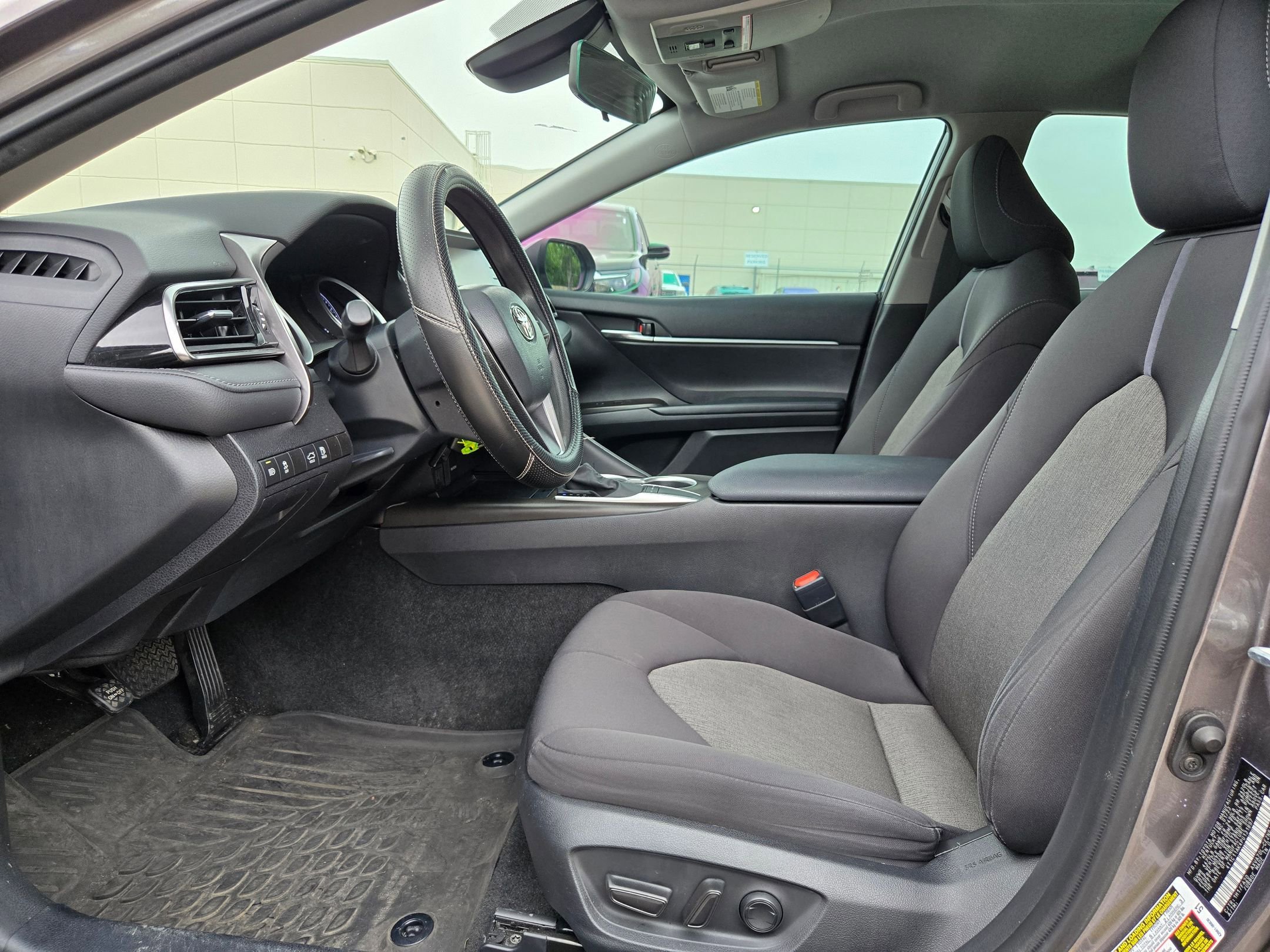 Used 2023 Toyota Camry LE FWD image 9