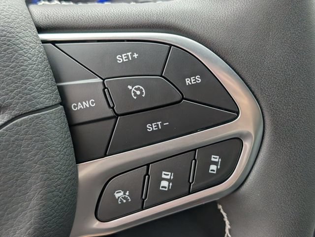 New 2027 Chrysler Pacifica Select FWD image 16