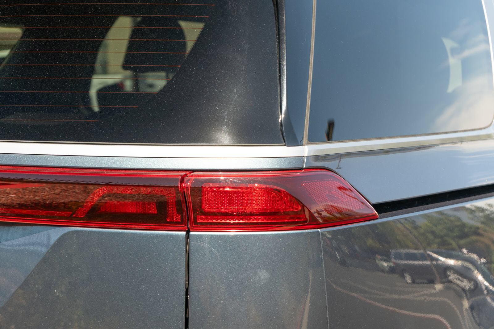 Used 2024 Kia Carnival EX FWD image 8