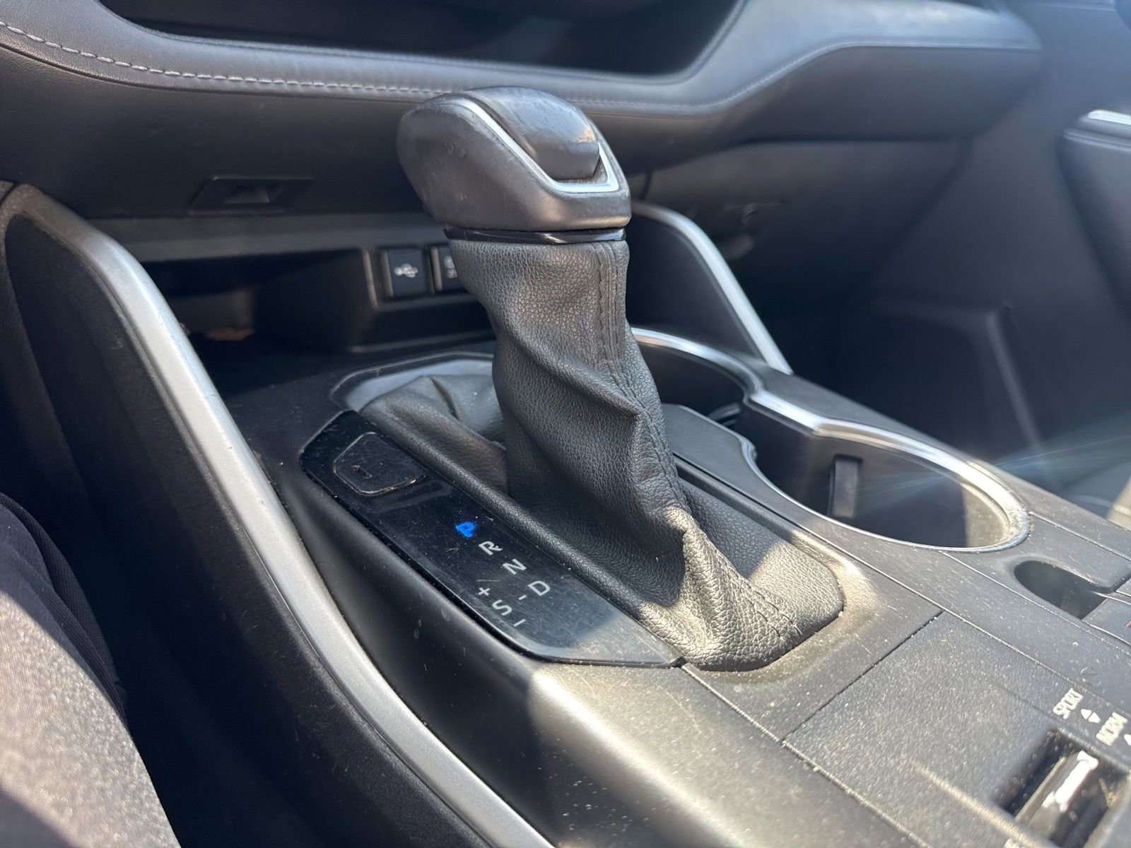Used 2020 Toyota Highlander XLE AWD/4WD image 16