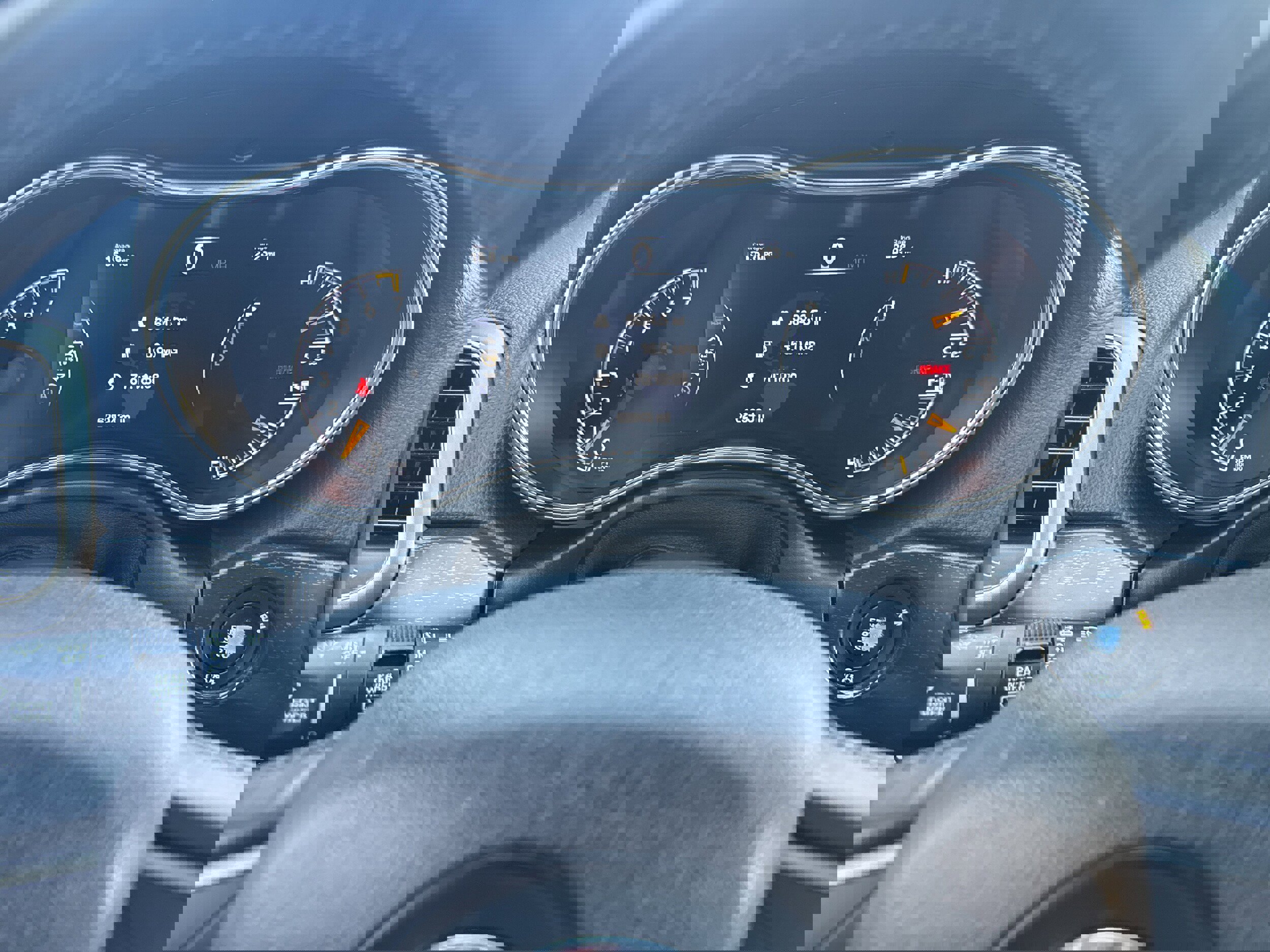 Used 2018 Jeep Grand Cherokee Limited image 26