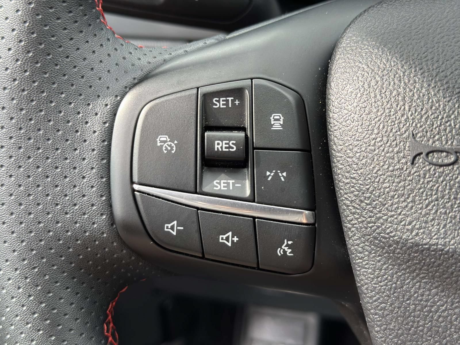 Used 2025 Ford Escape ST-Line w/ Tech Pack #1 AWD/4WD image 17