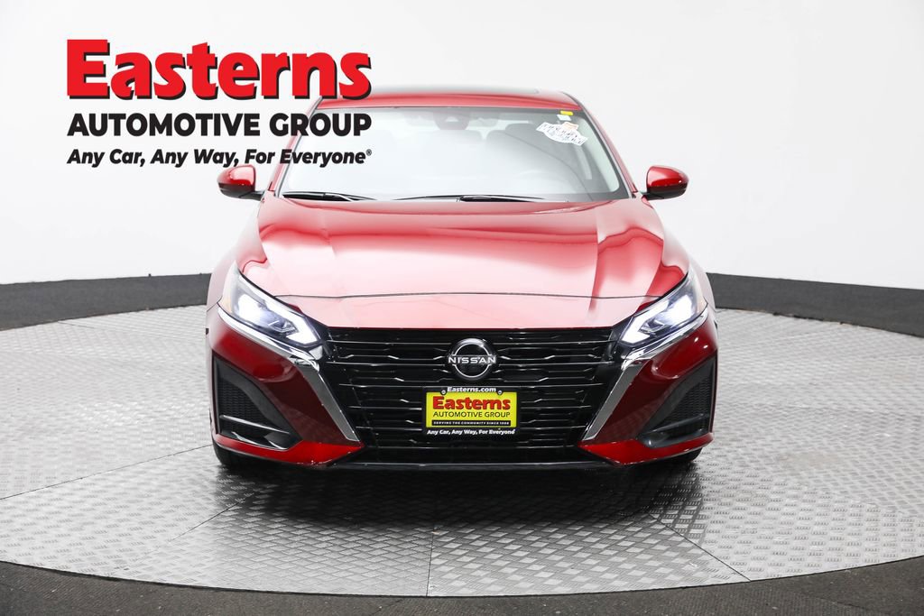 Used 2023 Nissan Altima 2.5 SV w/ SV Premium Package image 2