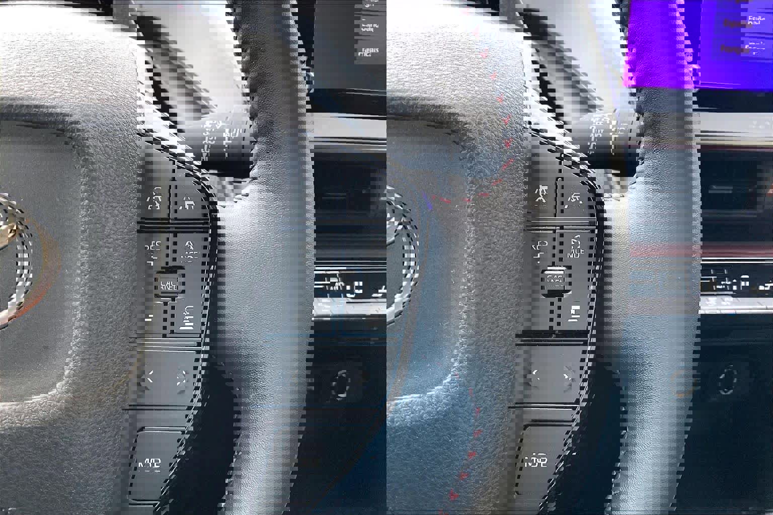 Used 2025 Toyota Prius Plug-In Hybrid image 24