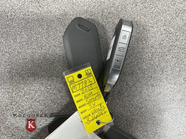 Used 2025 Kia Sorento SX image 27