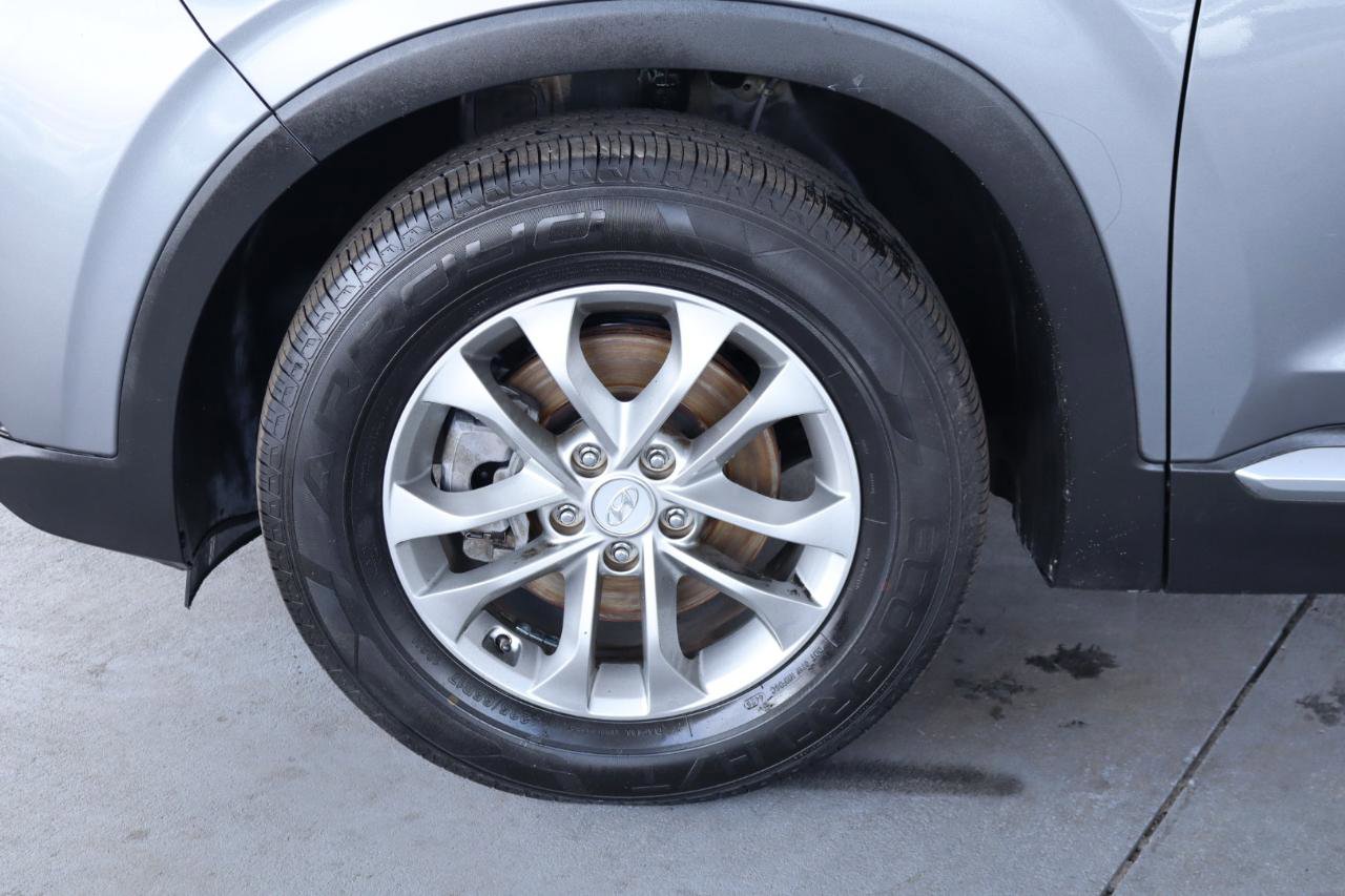 Used 2020 Hyundai Santa Fe SE image 12