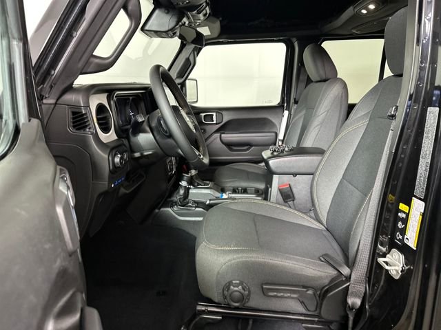 Used 2024 Jeep Wrangler Unlimited image 11