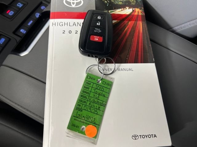Used 2020 Toyota Highlander XLE image 22
