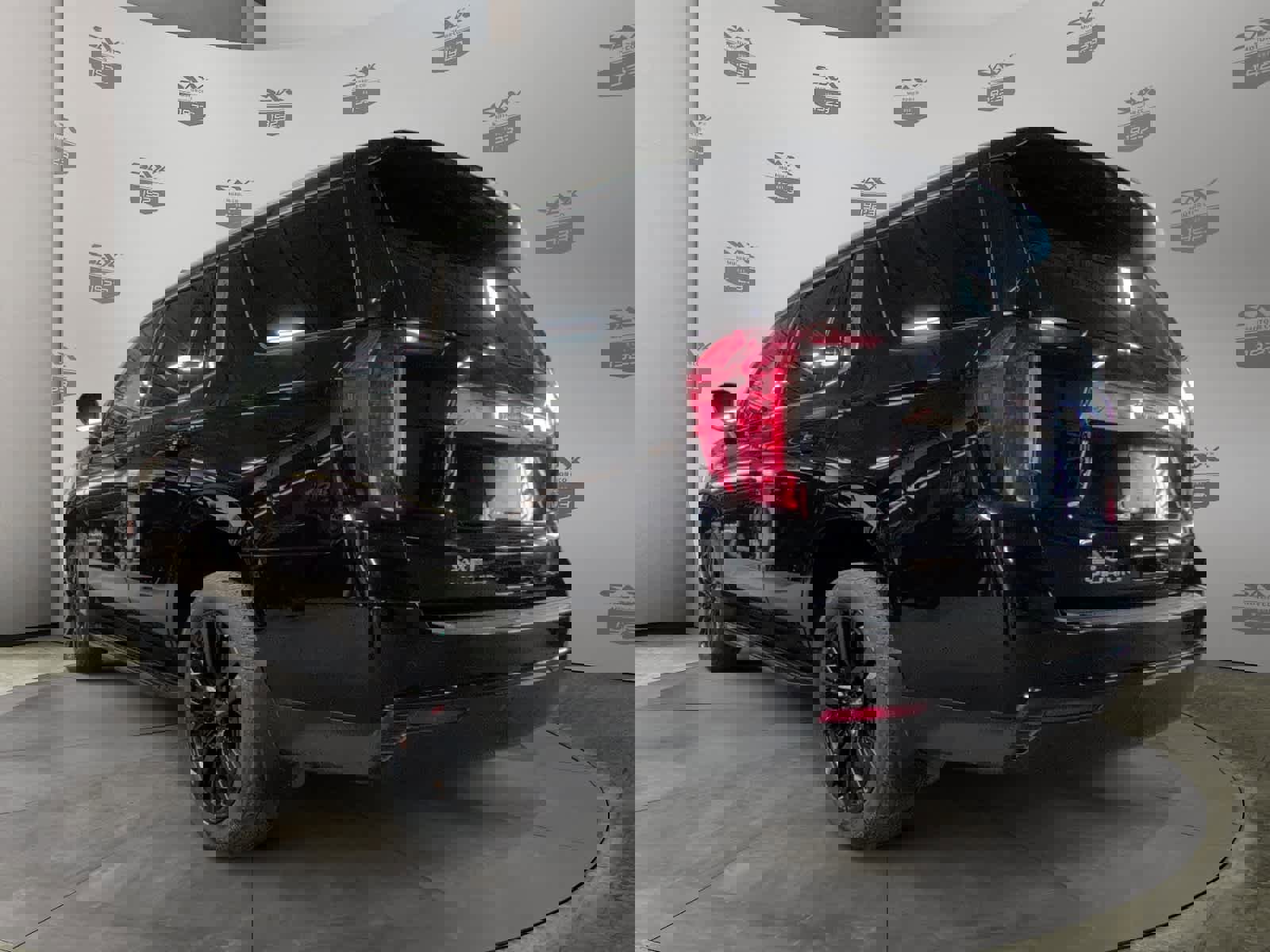 Used 2023 GMC Yukon SLE image 3