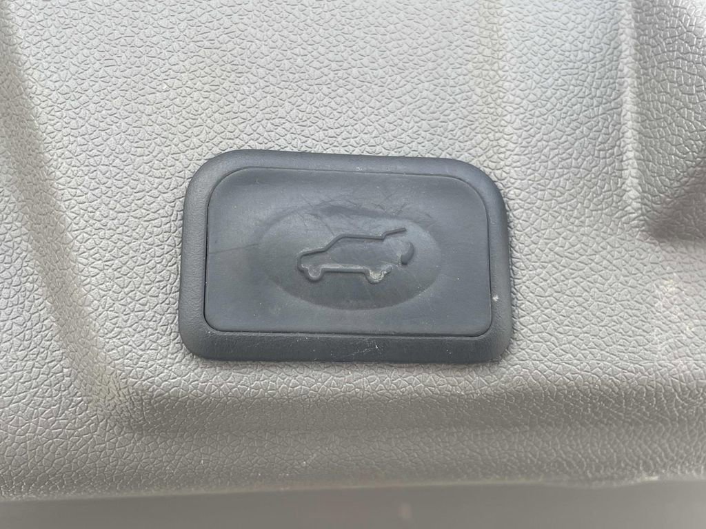 Used 2017 Chevrolet Traverse LT FWD image 12