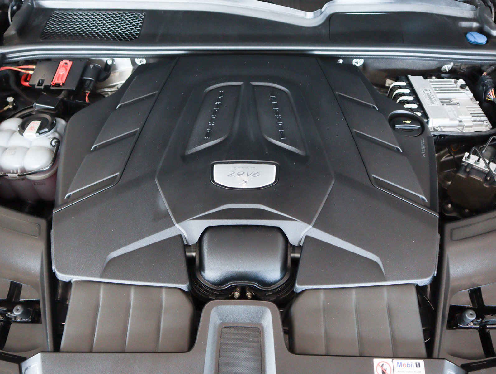 Certified 2023 Porsche Cayenne S image 25