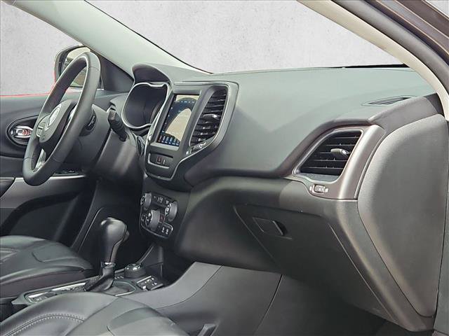 Used 2022 Jeep Cherokee Latitude Lux w/ Mopar Interior Package AWD/4WD image 18