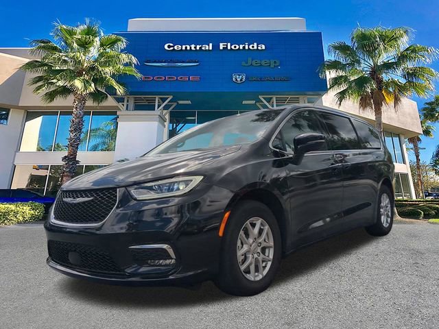 Certified 2025 Chrysler Pacifica Select FWD image 9