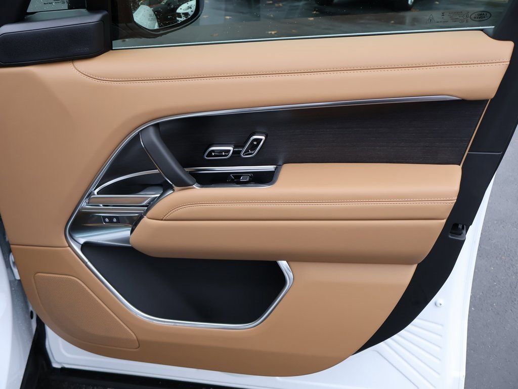 New 2025 Land Rover Range Rover SE image 11