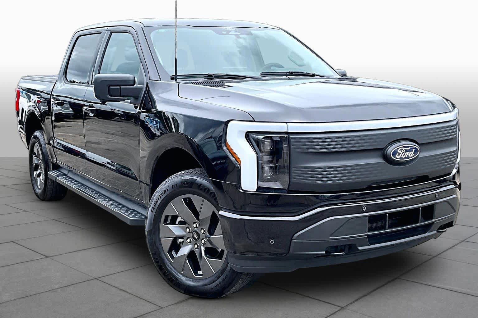 Used 2025 Ford F150 Lightning Flash AWD/4WD image 3