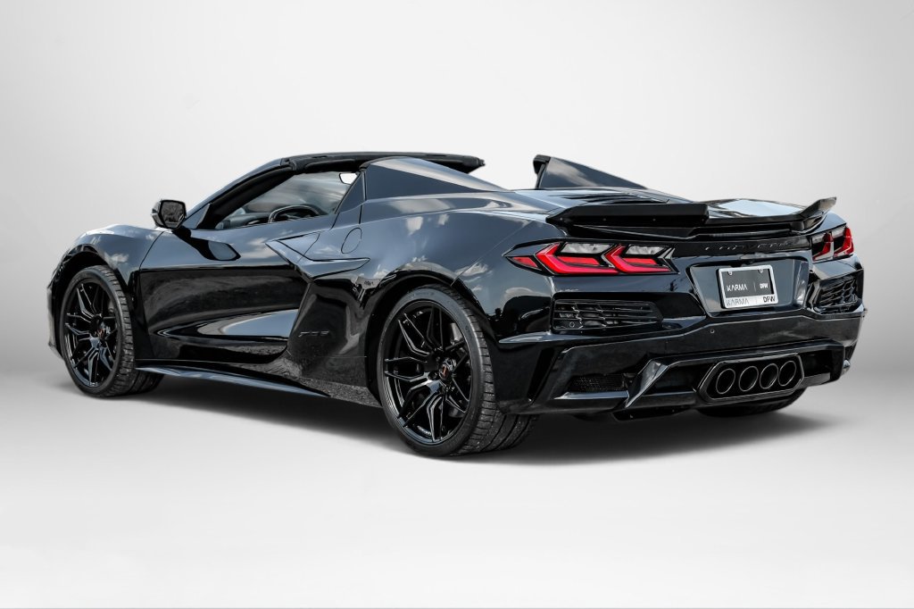 Used 2023 Chevrolet Corvette Z06 w/ Stealth Interior Trim Package RWD image 9