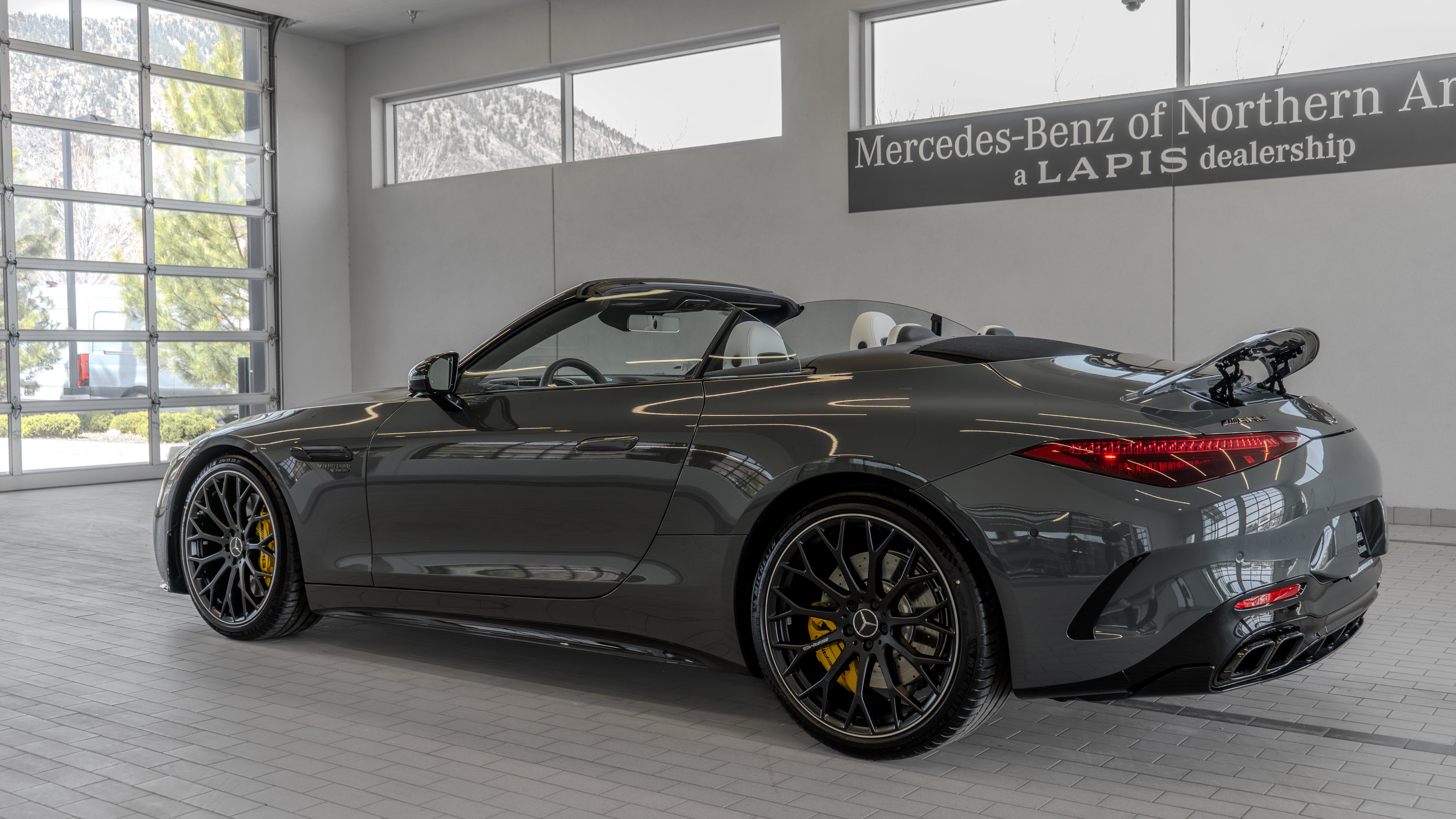 Used 2026 Mercedes-Benz SL 63 AMG 4MATIC image 15