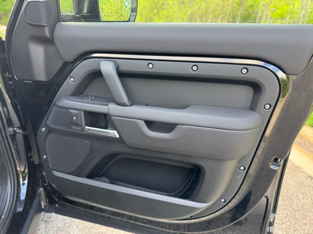 New 2026 Land Rover Defender 110 X-Dynamic SE AWD/4WD image 18