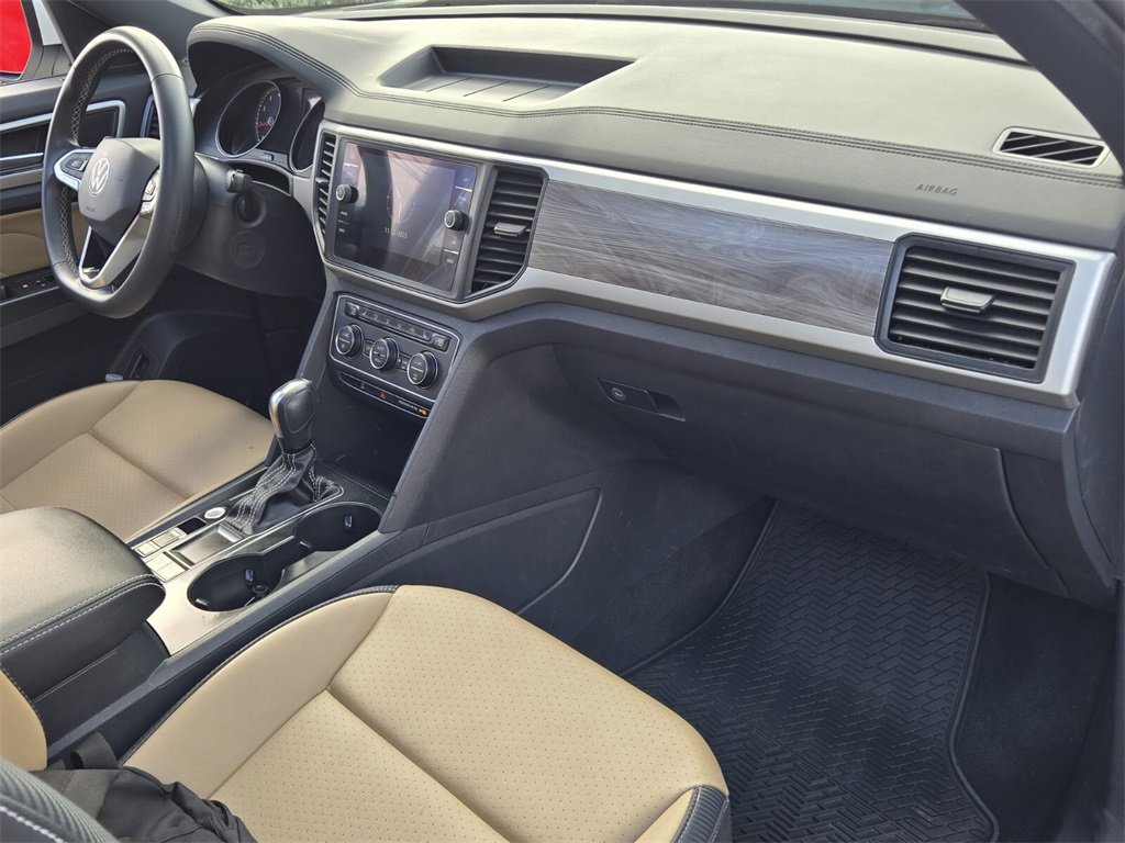 Used 2021 Volkswagen Atlas Cross Sport SE w/ Panoramic Sunroof Package image 17