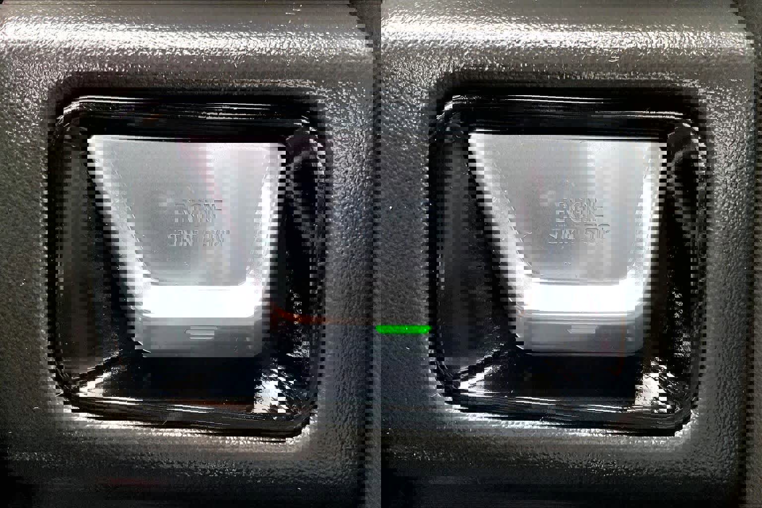 Used 2025 GMC Yukon AT4 w/ AT4 Premium Package image 30