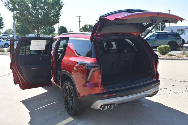 New 2027 Chevrolet Traverse LT w/ Driver Confidence Package FWD image 17