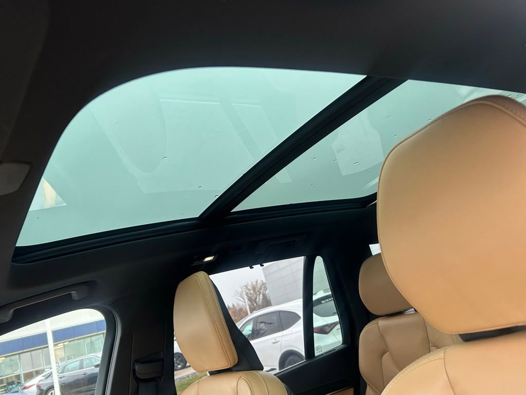 Used 2023 Volvo XC90 B6 Ultimate w/ Protection Package Premier image 11