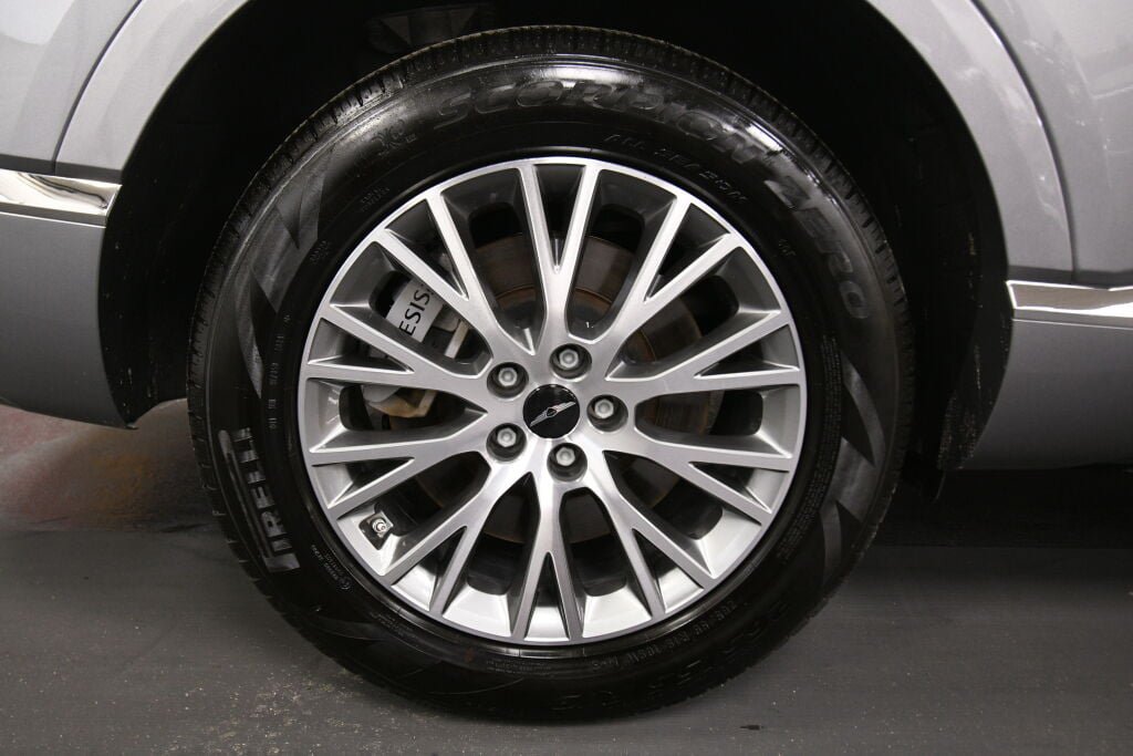 Used 2025 Genesis GV80 2.5T Standard AWD/4WD image 34