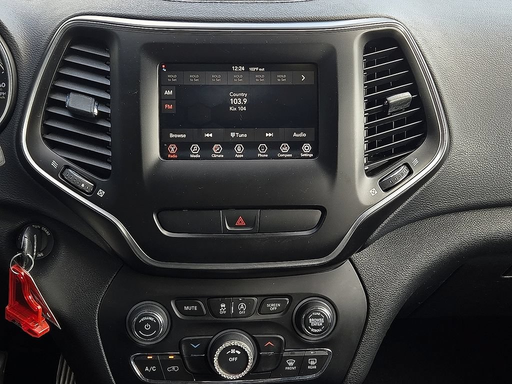 Used 2020 Jeep Cherokee Latitude FWD image 11