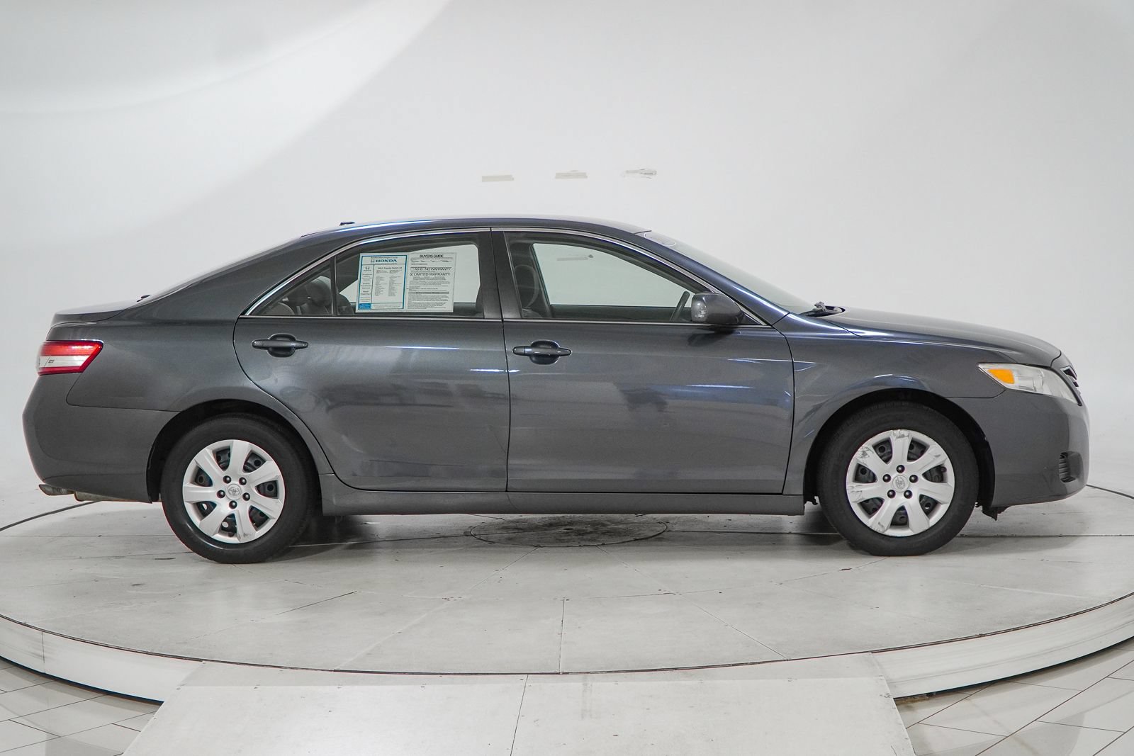 Used 2011 Toyota Camry LE FWD image 13