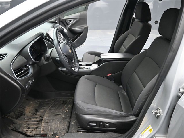 Used 2017 Chevrolet Malibu LT image 12